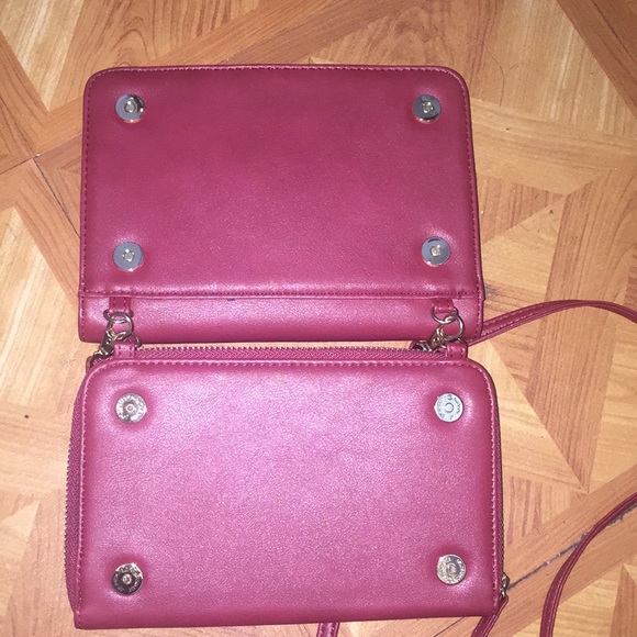 little clutch style strap bag - Picture 3 of 6